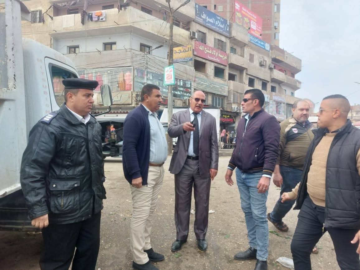 <strong>حملات لإزالة الإشغالات من الشوارع الرئيسة في شبين القناطر</strong>