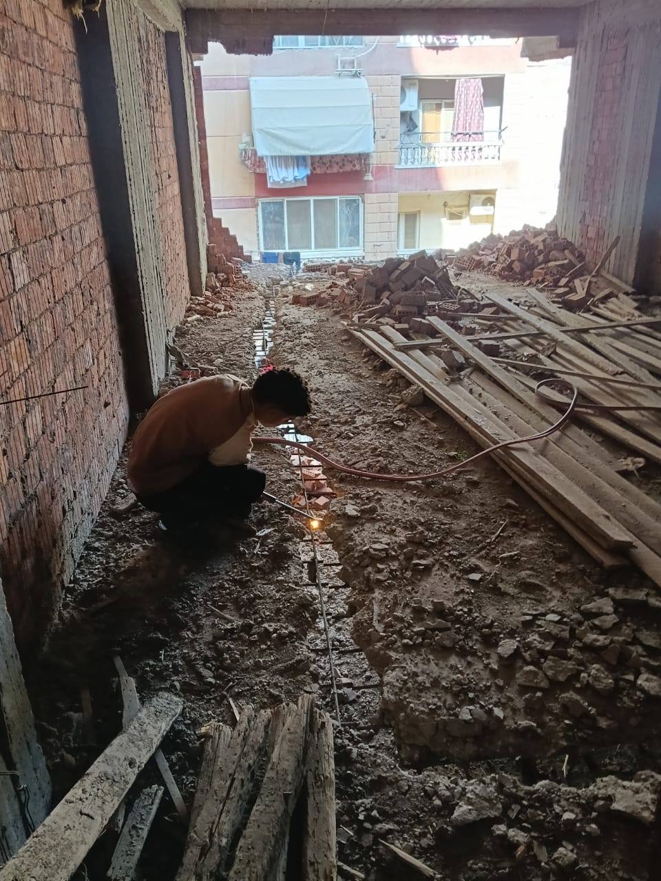 محافظة الجيزة تزيل 5 حالات بناء مخالف بحي الهرم