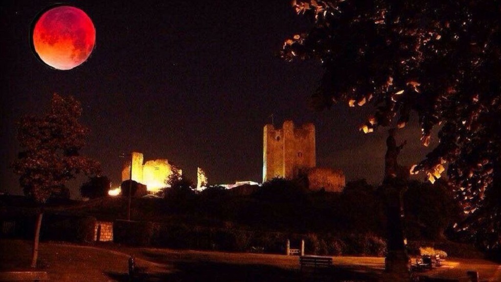 قمر الذئب العملاق