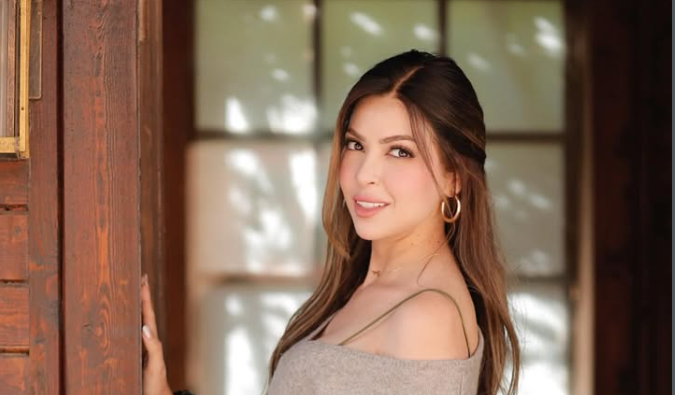 الفنانة ميرنا جميل