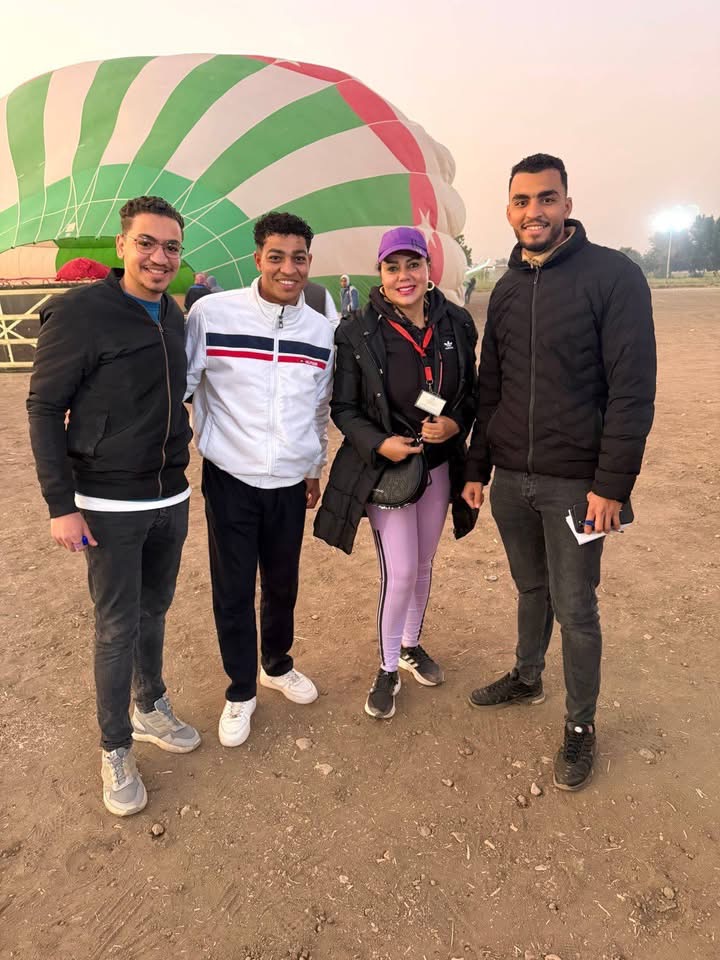 الفنانة رانيا يوسف وأولى رحلاتها بالبالون الطائر في الأقصر