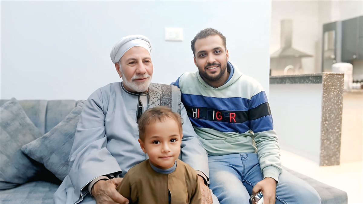 العم عبدالفتاح خلال لقائه مع القاهرة 24