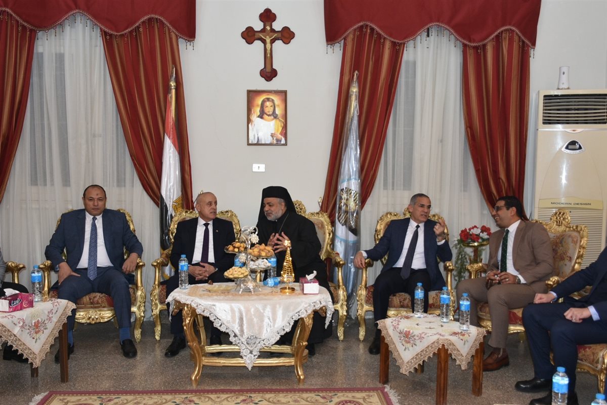 محافظ الأقصر يزور الكنائس للتهنئة بالعيد&nbsp;