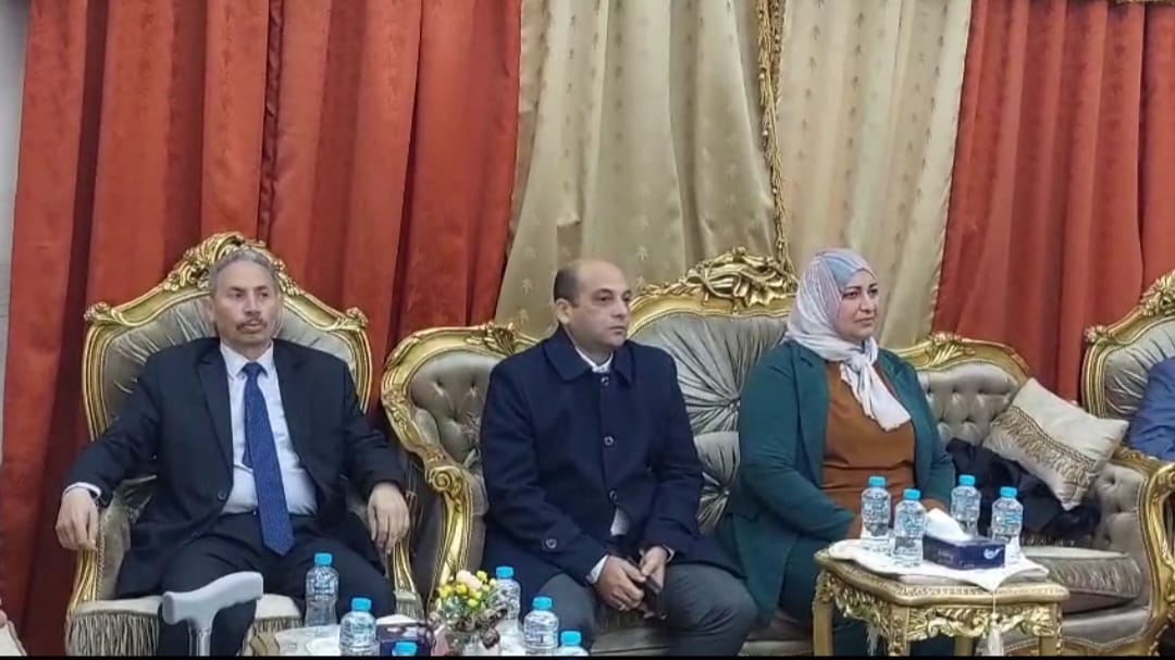 محافظ سوهاج ومدير الأمن يهنئان الأقباط بعيد الميلاد المجيد