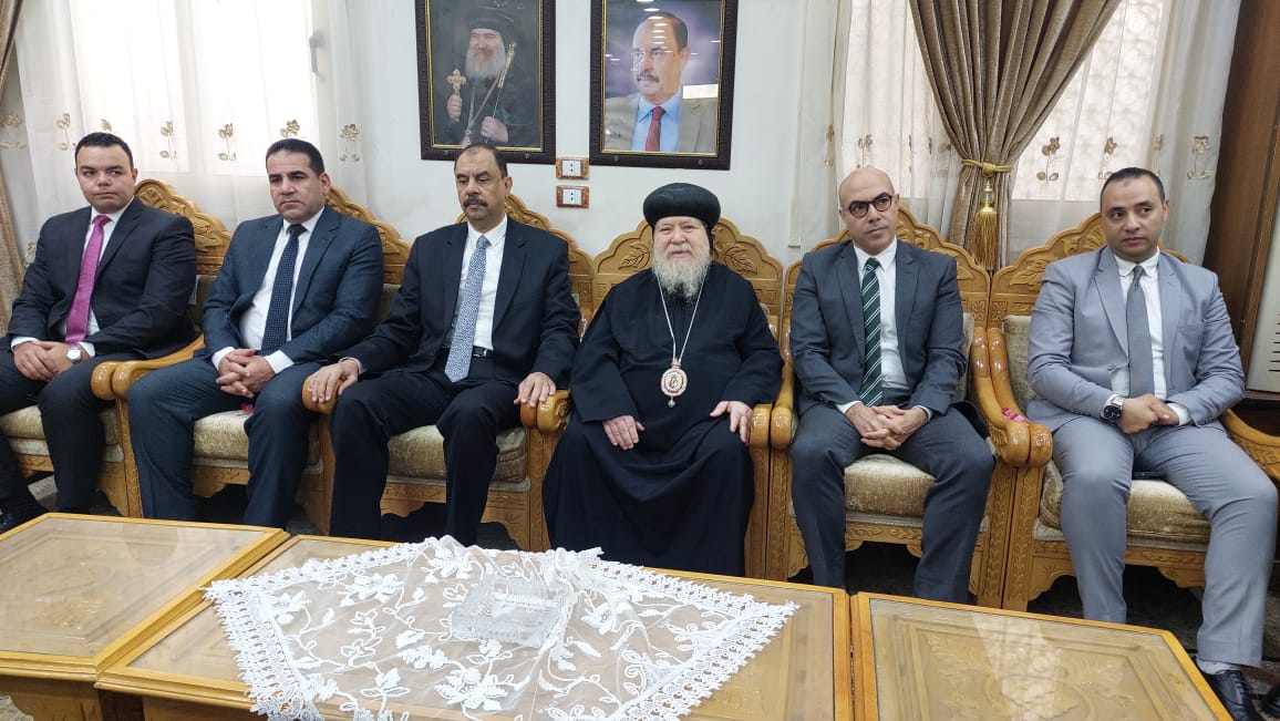 محافظ سوهاج ومدير الأمن يهنئان الأقباط بعيد الميلاد المجيد