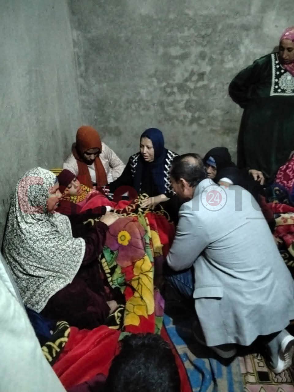 رئيس مدينة السادات يطمئن على الناجيات من حادث انقلاب مركب صيد بالمنوفية