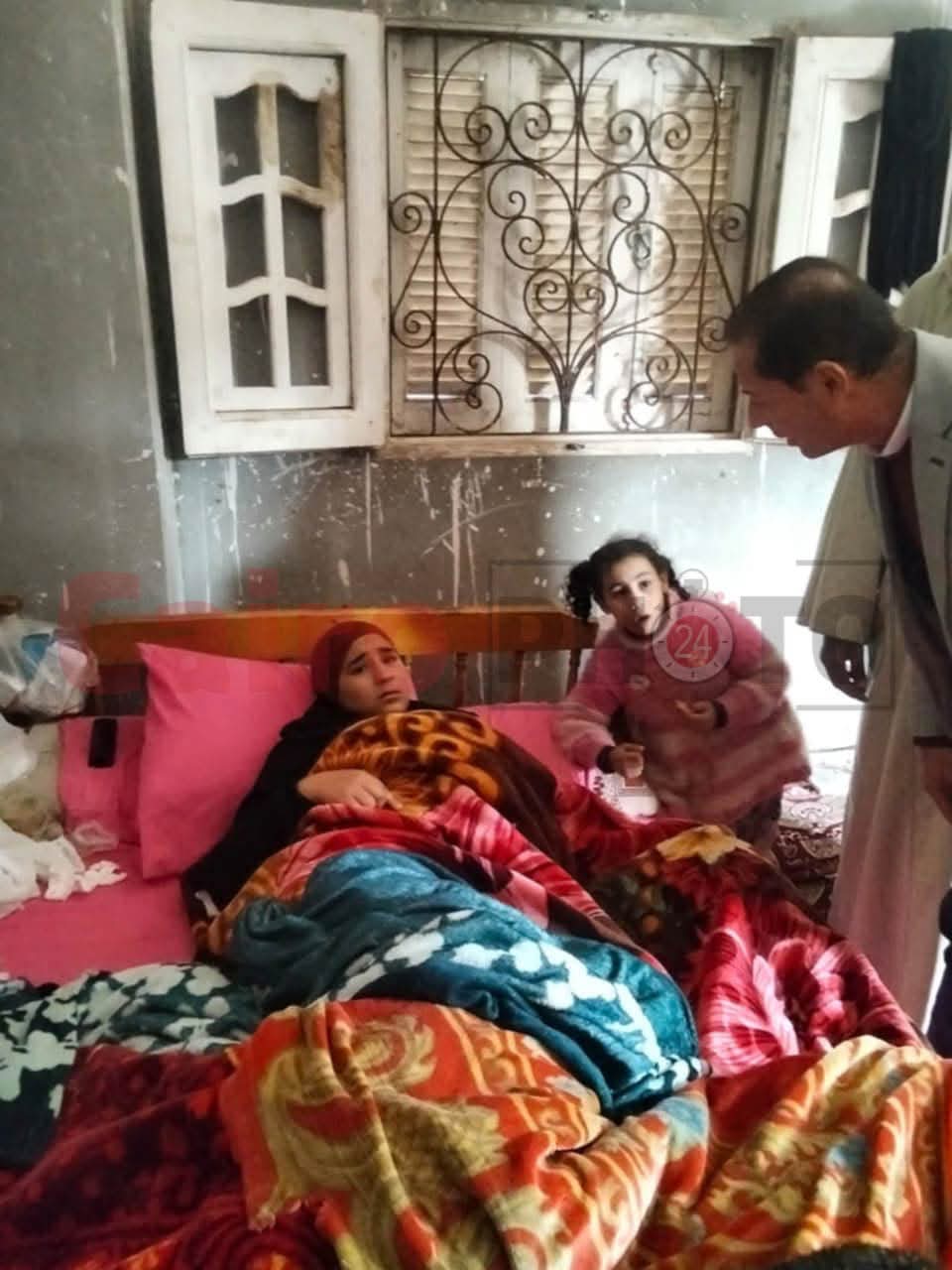 رئيس مدينة السادات يطمئن على الناجيات من حادث انقلاب مركب صيد بالمنوفية