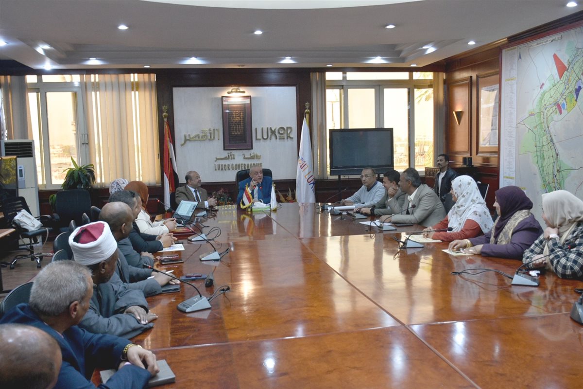 محافظ الأقصر يكرم حماية الطفل