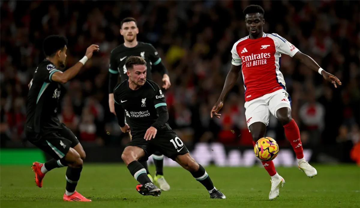 القنوات الناقلة لمباراة ليفربول وأرسنال بث مباشر اليوم في كلاسيكو الدوري الإنجليزي 2025/2026