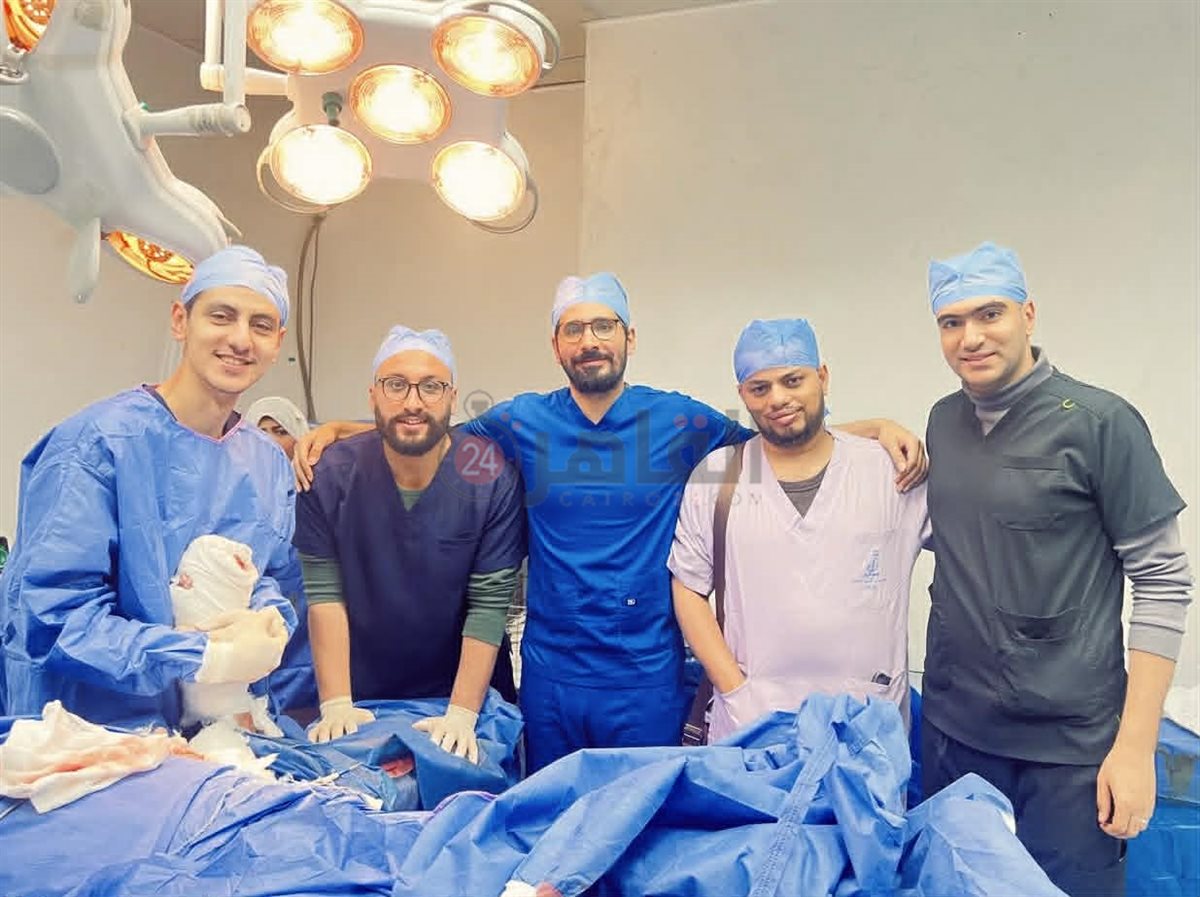 استغرقت 16 ساعة.. فريق طبي أزهري بمستشفى سيد جلال ينجح في إعادة يد شاب عمره 37 بعد بترها بالكامل