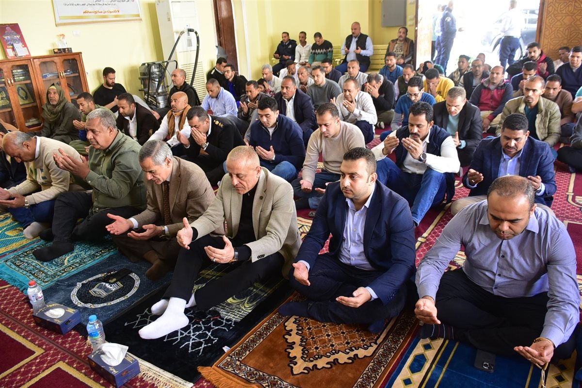 محافظ الأقصر يؤدي صلاة الجمعة بمستشفى الكرنك&nbsp;