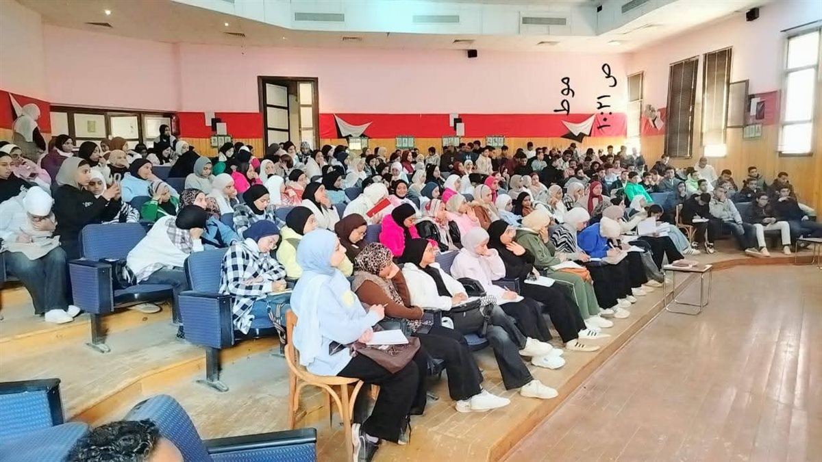 جانب من محاضرات الشهادة الاعدادية