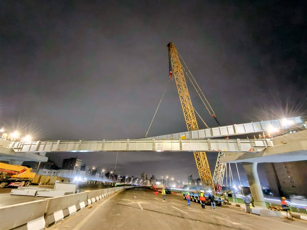 أعمال رفع كمرات محور عمرو بن العاص