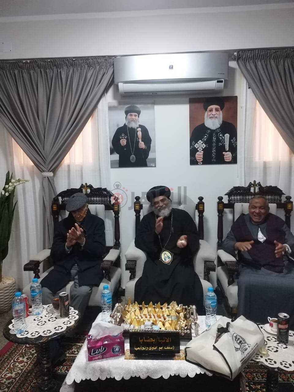 الإذاعي فهمي عمر خلال زيارته لمطرانية نجع حمادي