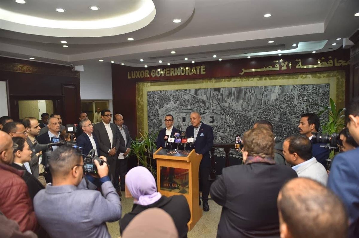 محافظ الأقصر ووزير الإستثمار