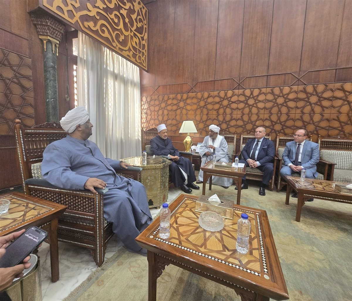 شيخ الأزهر يستقبل شيخ الطريقة الجعفرية وعدد من قياداتها
