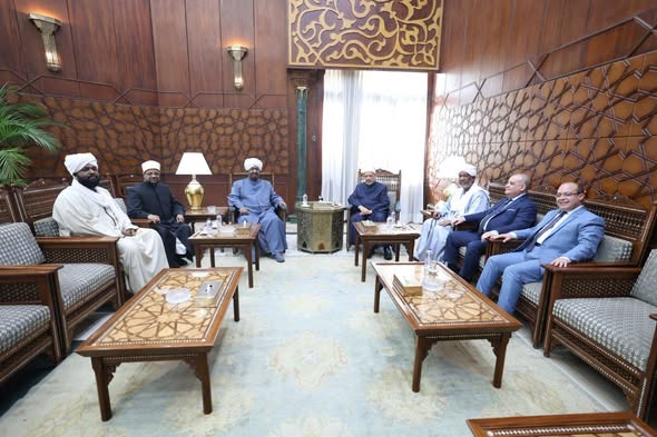 شيخ الأزهر يستقبل شيخ الطريقة الجعفرية وعدد من قياداتها