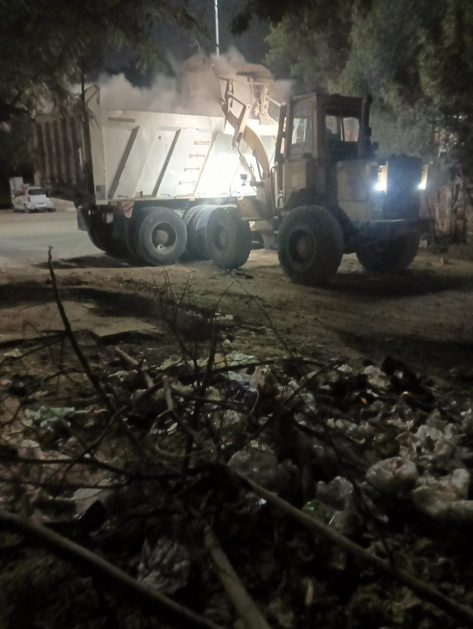 <strong>رفع انقاض عقار مدينة العمال المُنهار بسبب حدوث تسريب غاز في امبابة </strong>