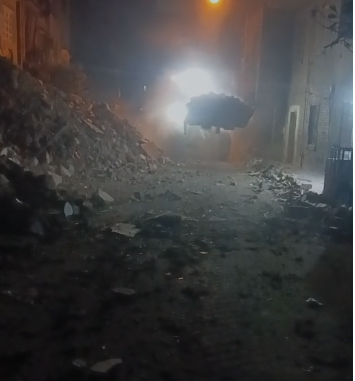 <strong>رفع انقاض عقار مدينة العمال المُنهار بسبب حدوث تسريب غاز في امبابة </strong>