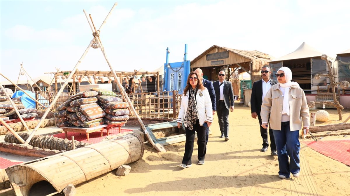 <strong>للاطمئنان على انتظام العمل بها.. وزيرة البيئة فى جولة تفقدية مفاجئة لمحمية الغابة المتحجرة</strong>