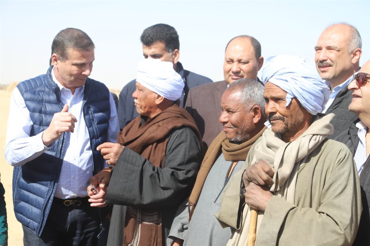 وزير الزراعة يوجه بتوفير حفارات لحفر أحواض تخزين المياه بقرى أسوان&nbsp;