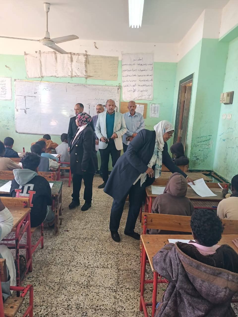 مدير تعليم البحر الاحمر تتفقد الامتحانات بالشلاتين