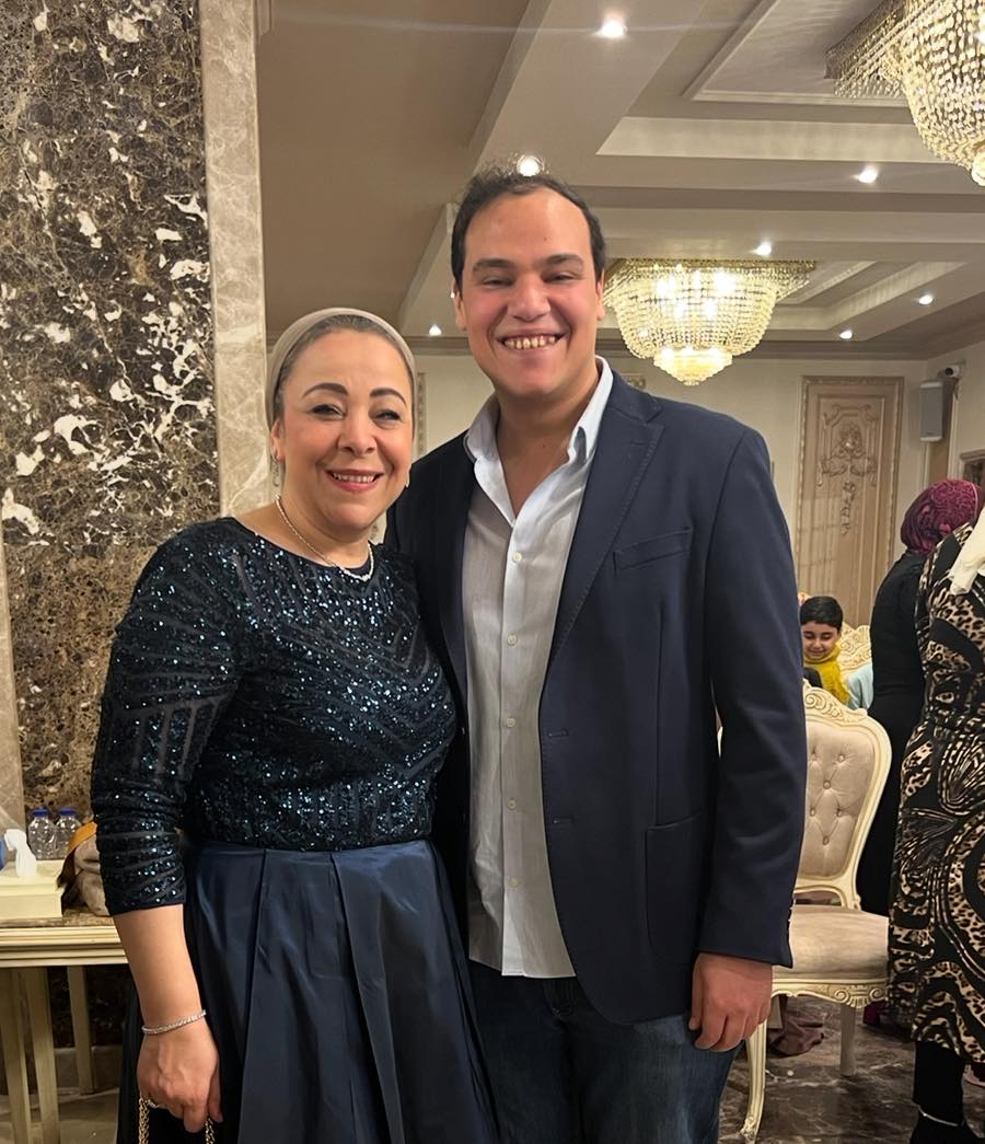 الدكتورة نهاد أبو القمصان ونجلها&nbsp;