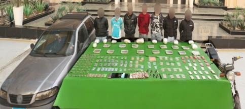 المتهمين والمضبوطات&nbsp;