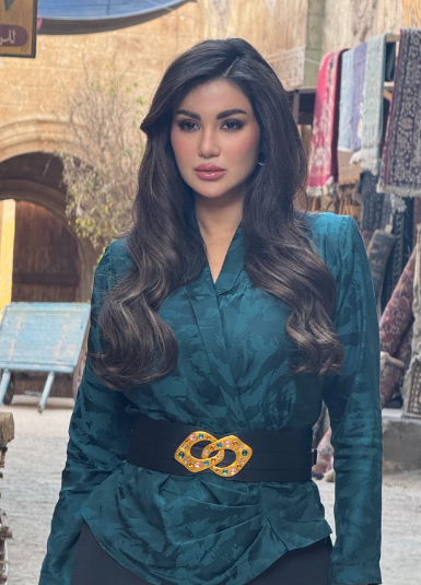 فتاة شعبية من الباطنية.. لقطات لـ هدى الإتربي من كواليس مسلسل مناعة مع هند صبري