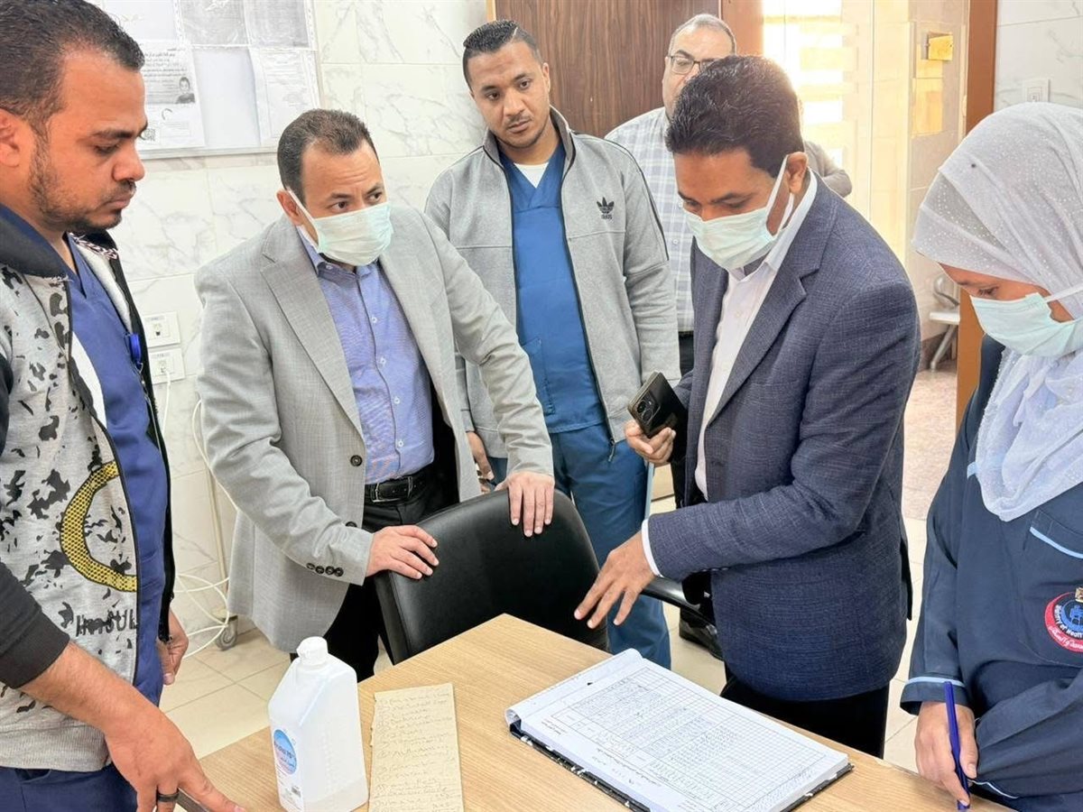 جولة وكيل وزارة الصحة بمستشفى الحميات بالأقصر