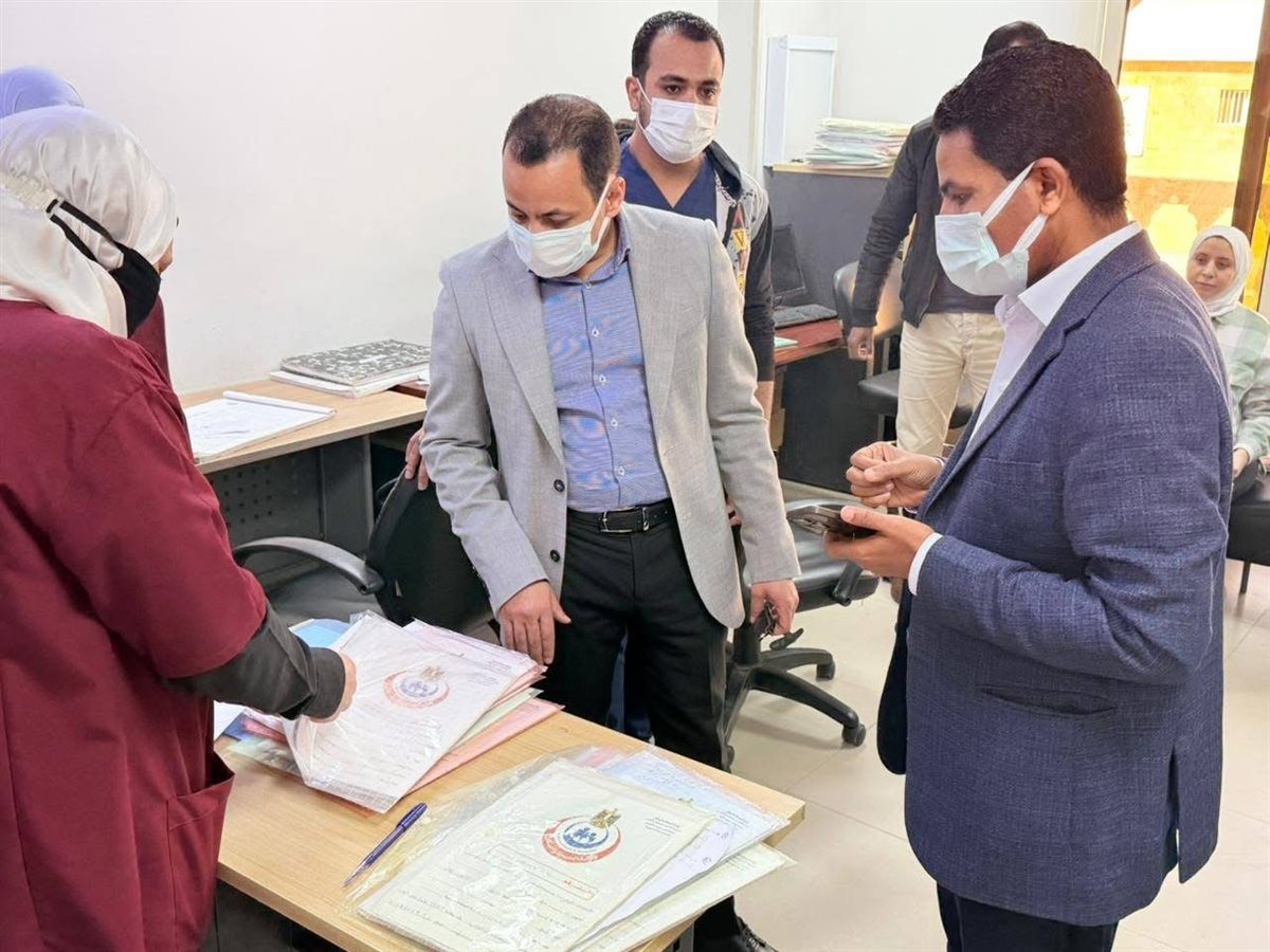 جولة وكيل وزارة الصحة بمستشفى الحميات بالأقصر