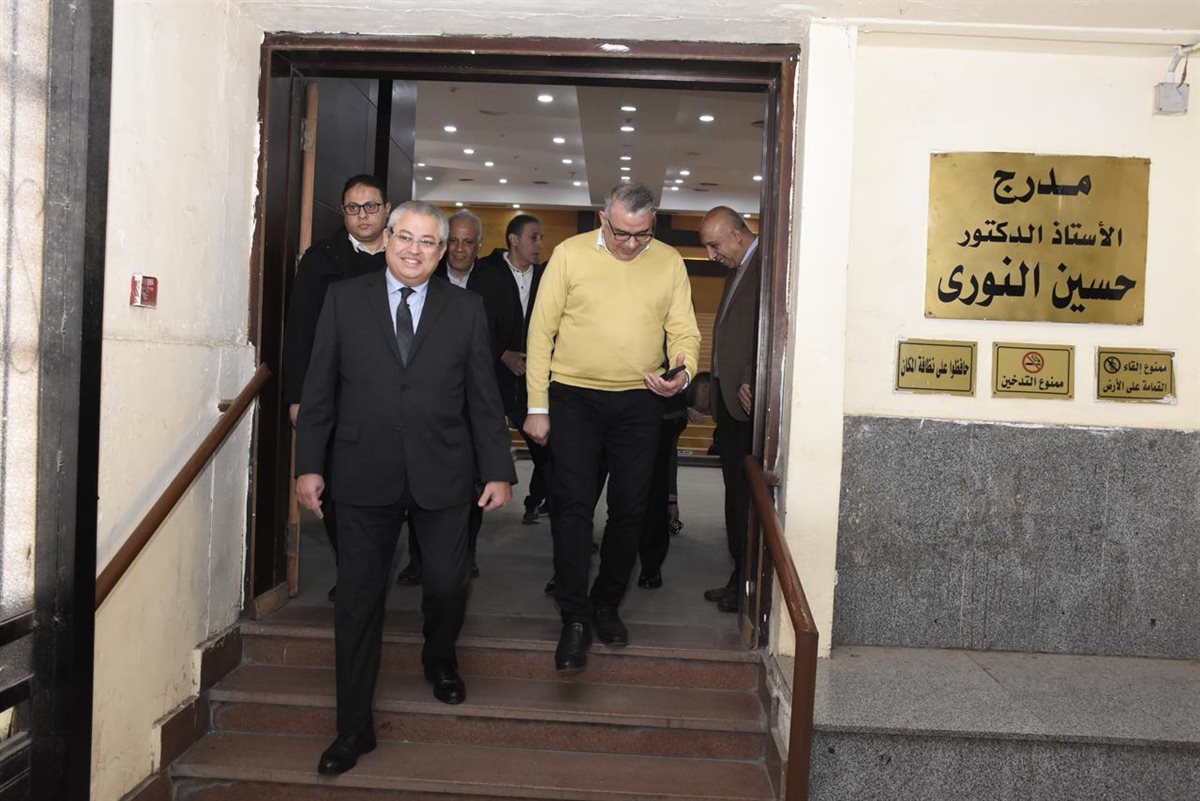 &nbsp;امتحانات الفصل الدراسي الأول بكليتي التجارة والألسن جامعة عين شمس