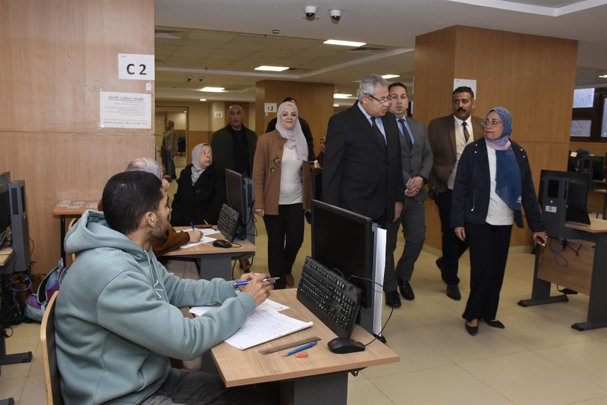 &nbsp;امتحانات الفصل الدراسي الأول بكليتي التجارة والألسن جامعة عين شمس