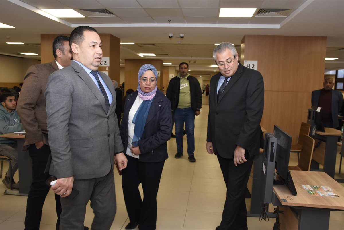 &nbsp;امتحانات الفصل الدراسي الأول بكليتي التجارة والألسن جامعة عين شمس