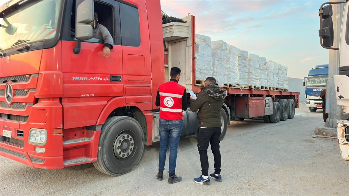 الهلال الأحمر المصري يدعم غزة بأكثر من 7 آلاف طن مساعدات إنسانية وشتوية&nbsp;