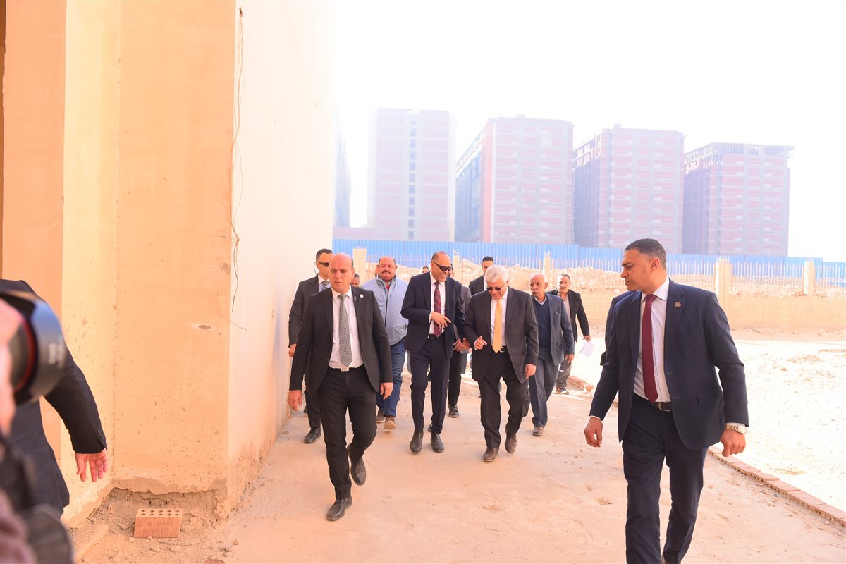 وزيرا التعليم العالي والعمل خلال الجولة