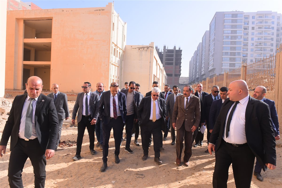 وزيرا التعليم العالي والعمل خلال الجولة
