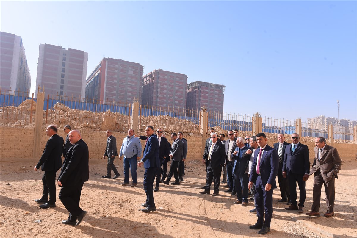 وزيرا التعليم العالي والعمل خلال الجولة