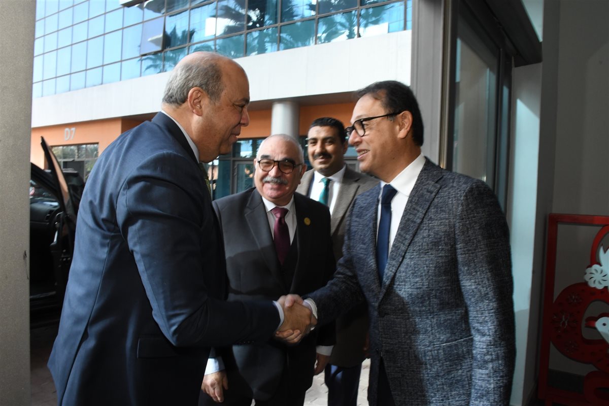 خلال استقبال وزير الطيران