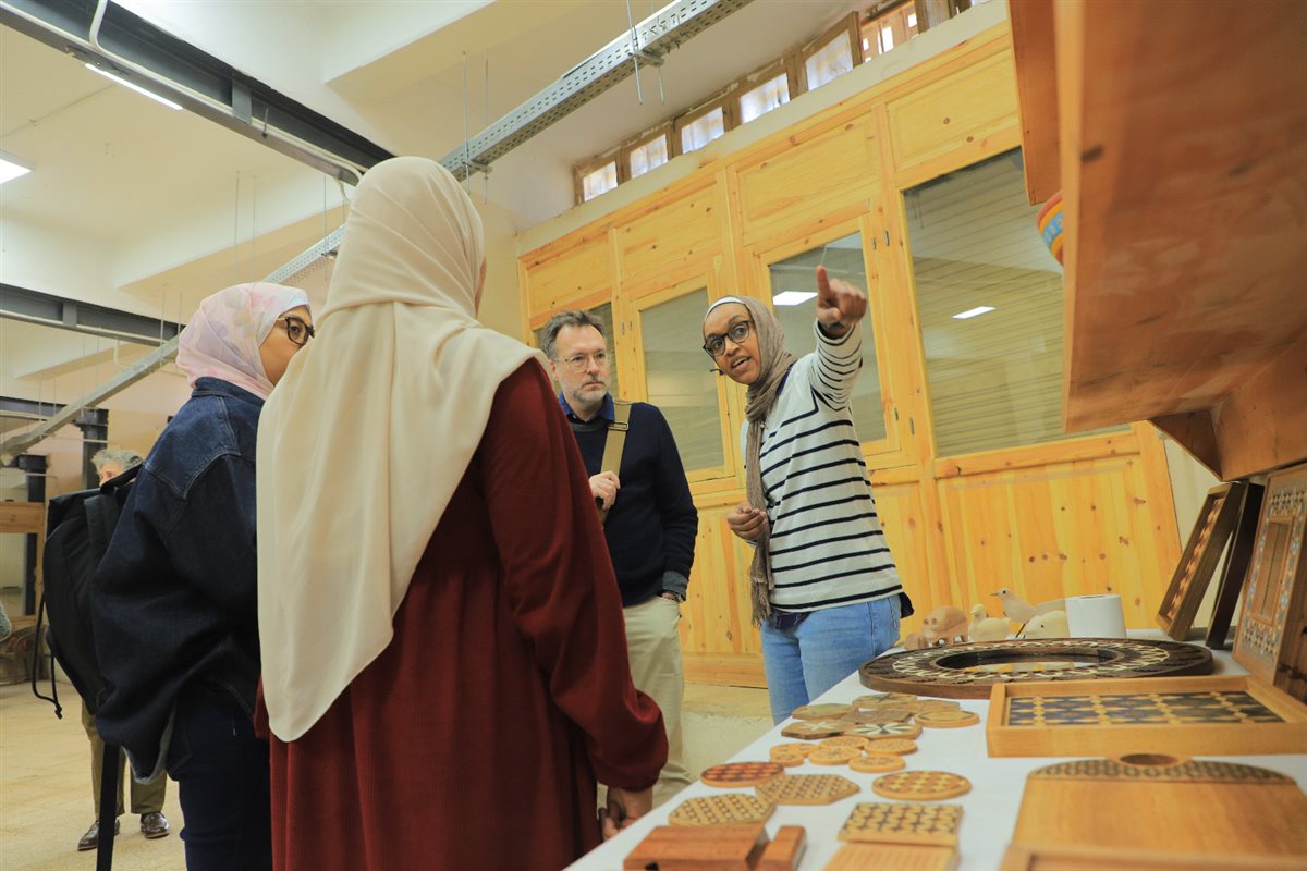 السفير الكندي في إسنا