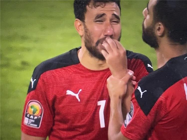 بكاء تريزيجيه بعد الخسارة أمام السنغال