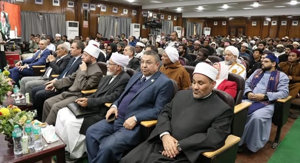 الدكتور حسن الشافعي رئيسًا للجنة.. باحث موريتاني يحصل على الدكتوراه بتقدير مرتبة الشرف الأولى وسط إشادة قيادات بالأزهر والأوقاف