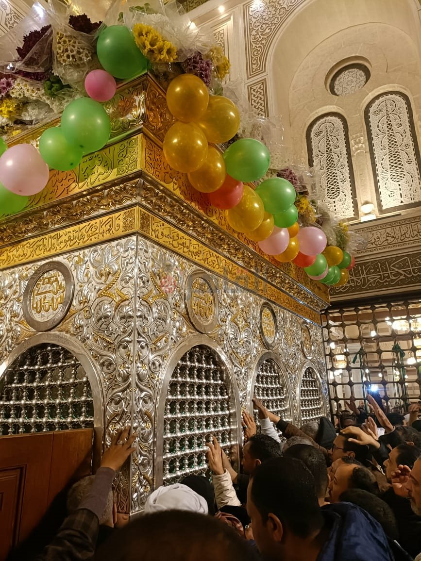 &nbsp;ازدحام المريدين في مسجد السيدة زينب في الليلة الختامية لمولدها&nbsp;