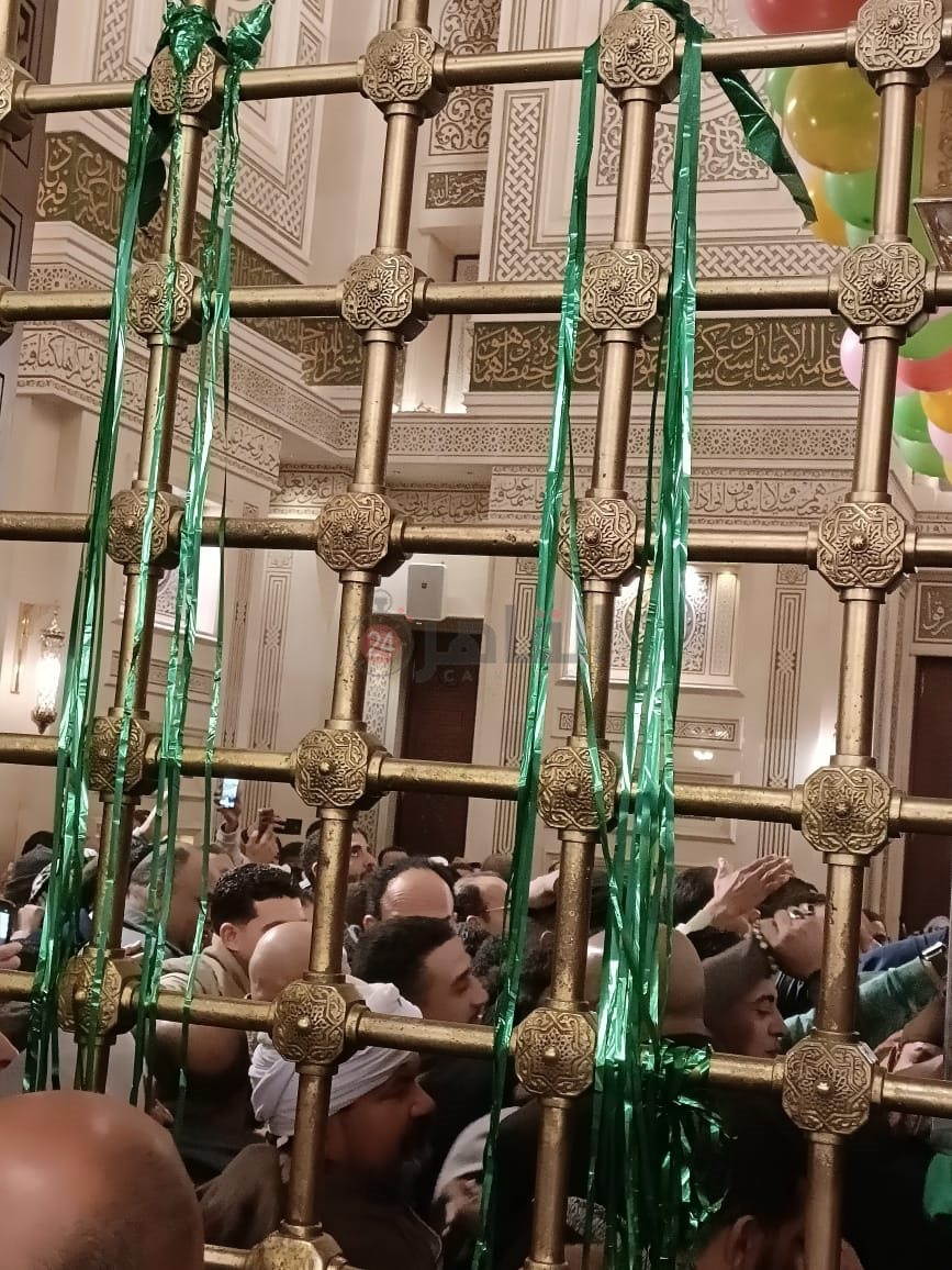 &nbsp;ازدحام المريدين في مسجد السيدة زينب في الليلة الختامية لمولدها&nbsp;