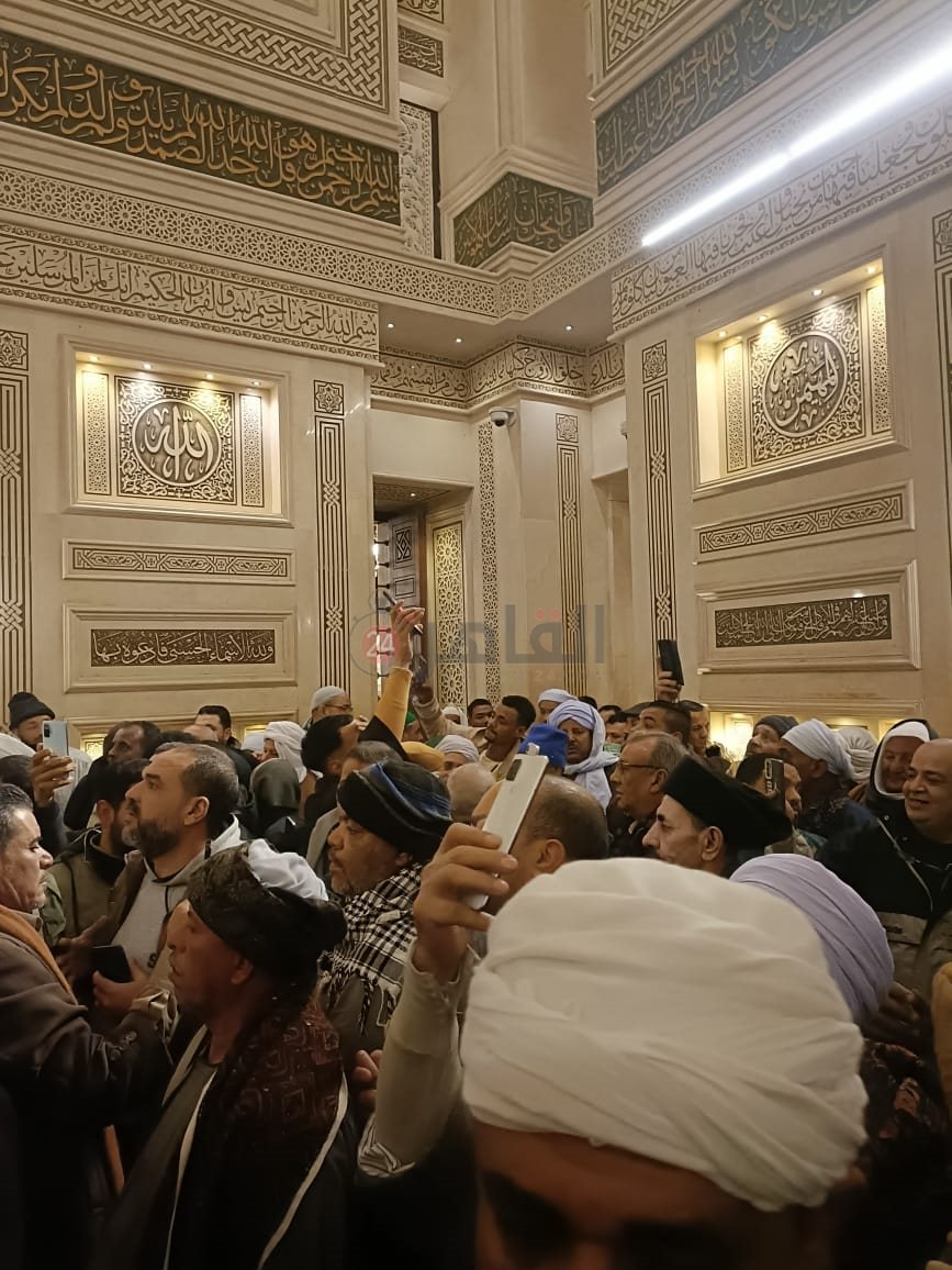 &nbsp;ازدحام المريدين في مسجد السيدة زينب في الليلة الختامية لمولدها&nbsp;
