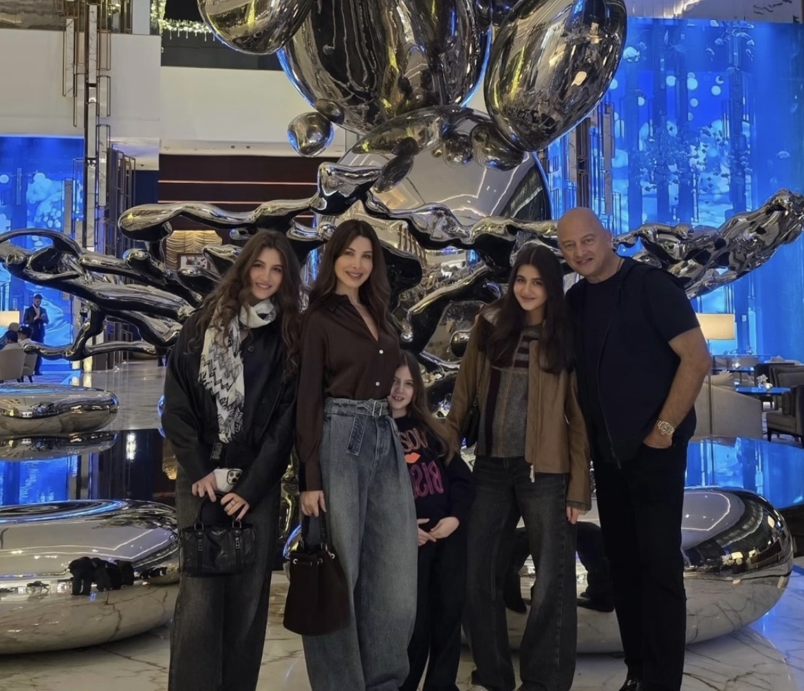 بعد شائعات انفصالهم.. أحدث ظهور لنانسي عجرم رفقة زوجها وبناتها