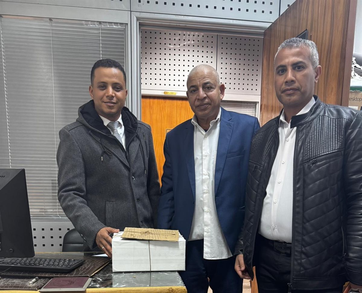 ضبط هواتف آيفون مهربة بمطار الأقصر الدولي