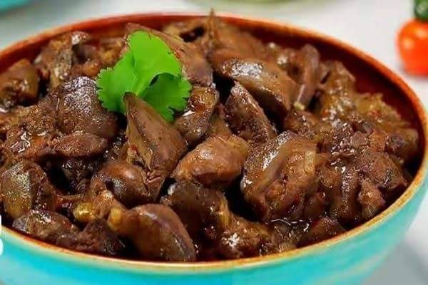 طريقة عمل الكبد والقوانص بالبصل والطماطم