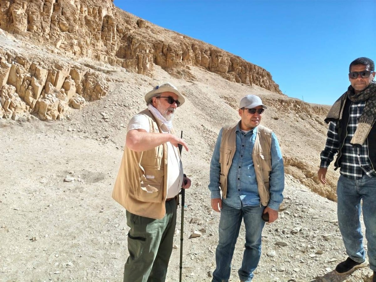 تفقد أعمال البعثات الآثرية بالأقصر