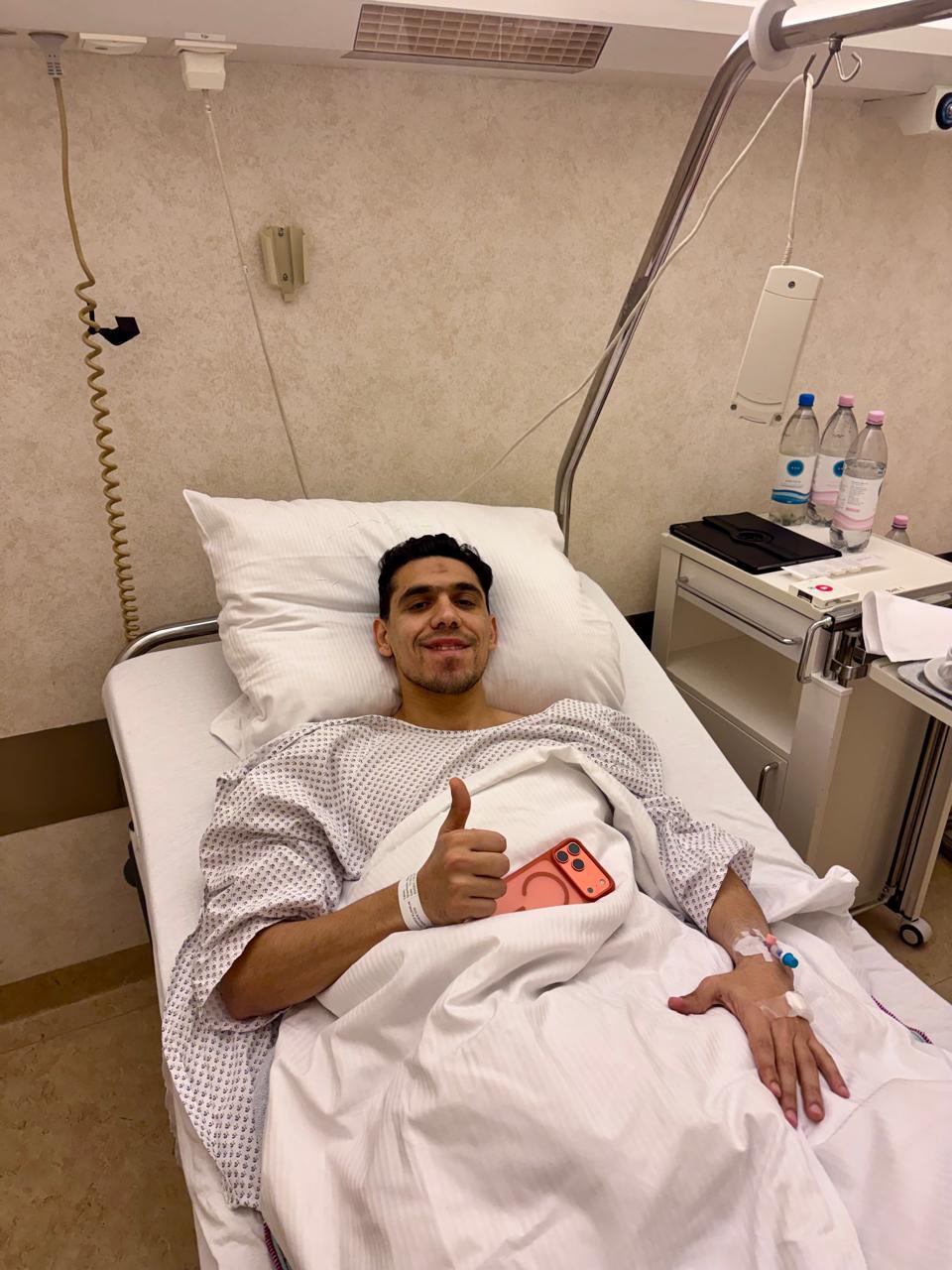 محمد حمدي بعد جراحة الصليبي (3)